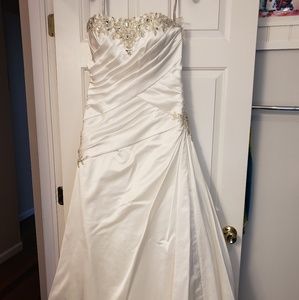 Alfred Angelo Sapphire NWT Wedding Dress style 844